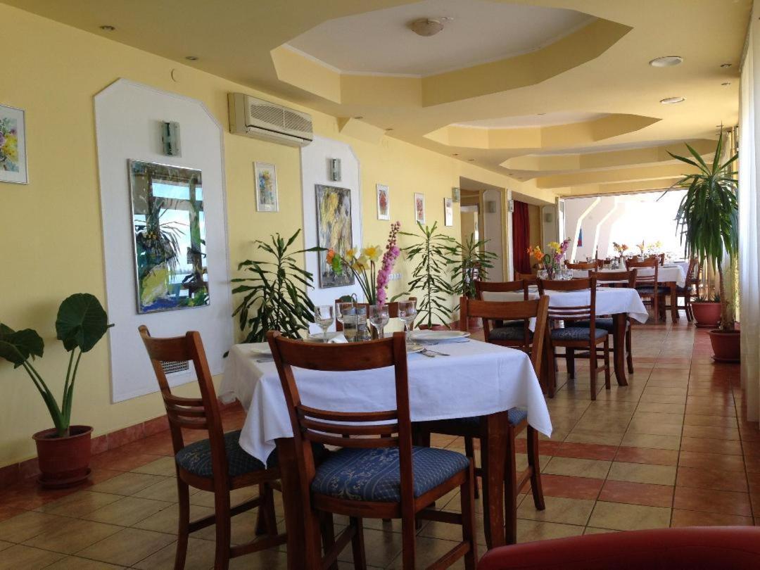 Hotel Sucidava Corabia Экстерьер фото