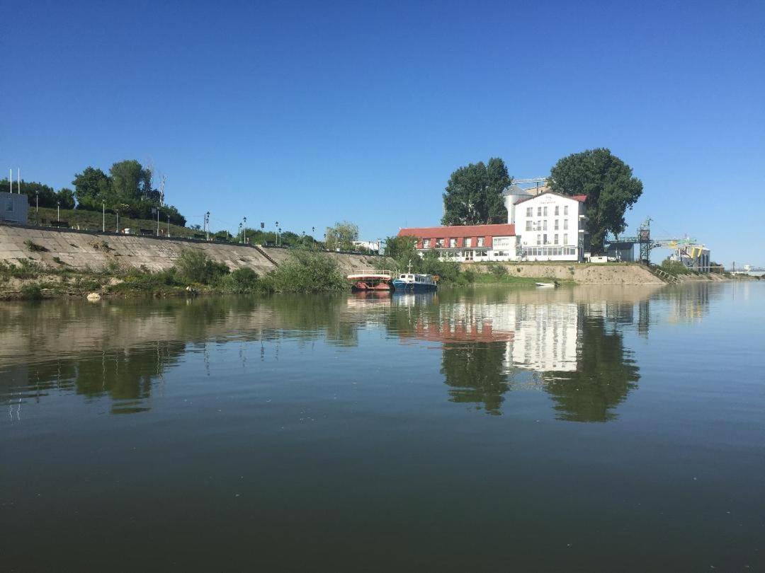 Hotel Sucidava Corabia Экстерьер фото